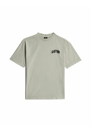 T-shirt gris clair à manches courtes avec col rond et petit logo noir "GSTAR" sur la poitrine gauche.
