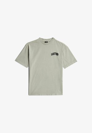 Jasnoszary t-shirt z krótkim rękawem, okrągłym dekoltem i małym czarnym logo "GSTAR" na lewej piersi.