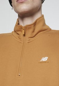 New Balance Felpa - tobacco