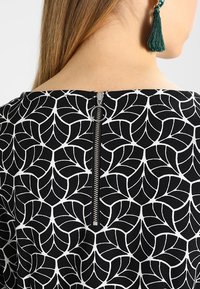 s.Oliver BLACK LABEL Sukienka z dżerseju