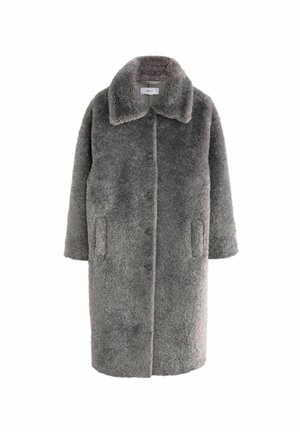 Cappotto grigio in peluche con una consistenza morbida, grande colletto e chiusura con bottoni. Presenta tasche laterali e una vestibilità ampia e comoda.
