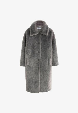 Šedý sametový kabát s měkkou texturou, velkým límcem a zapínáním na knoflík. Obsahuje boční kapsy a volný, oversized střih.