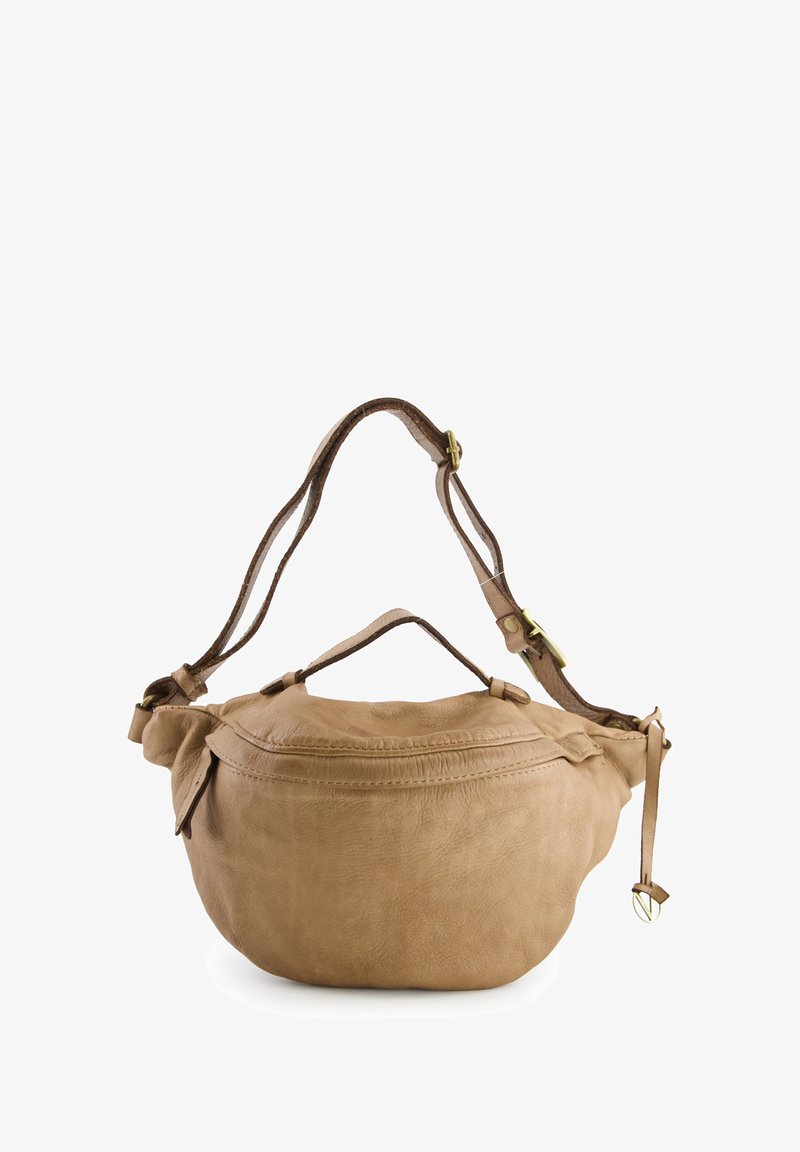 Tasche aus braunem Leder mit runder Form, einem Hauptfach mit Reißverschluss und verstellbaren Trägern. Glatte Textur mit dezenten Stichdetails.
