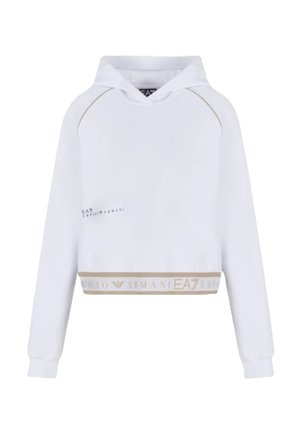 Valkoinen lyhyt toppi, joka on valmistettu pehmeästä kankaasta. Siinä on huppu, kultaiset yksityiskohdat ja brändätty vyö alareunassa, jossa on teksti "EA7 EMPORIO ARMANI".