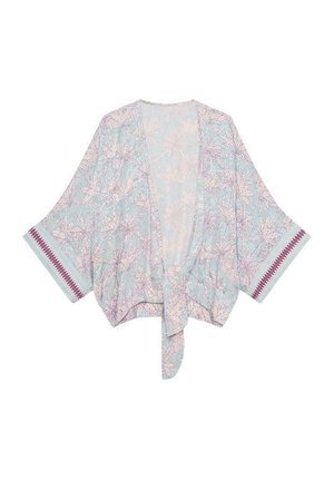Túnica de estilo kimono en azul claro con un patrón floral en rosa, que presenta mangas anchas y un cierre frontal anudado. Acentuada con un borde texturizado en burdeos.