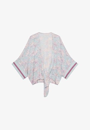 Túnica de estilo kimono en azul claro con un patrón floral en rosa, que presenta mangas anchas y un cierre frontal anudado. Acentuada con un borde texturizado en burdeos.