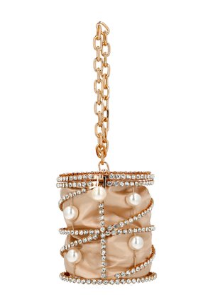 Bézs szatén henger alakú kézitáska, strassz- és gyöngydíszítéssel, aranylánc fogantyúval.