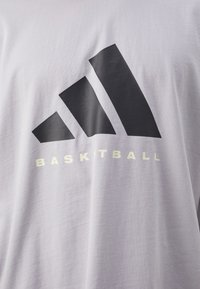 adidas Performance TEE - Camiseta estampada - glory grey