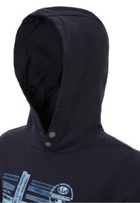 Felpa con cappuccio blu navy con testo grafico frontale e logo a globo, caratterizzata da due bottoni a pressione metallici sul colletto.