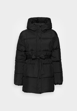 Doudoune matelassée noire à manches longues, col montant, boutons-pression et ceinture à la taille nouée en nœud devant.