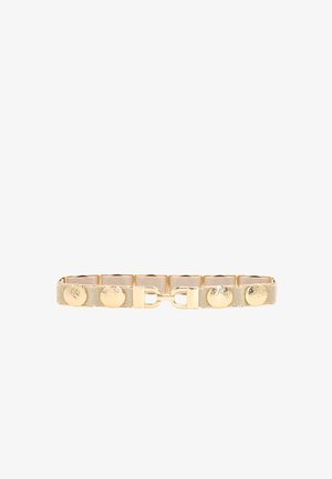 Cintura elastica beige con sei grandi borchie rotonde dorate martellate e fibbia metallica dorata al centro.