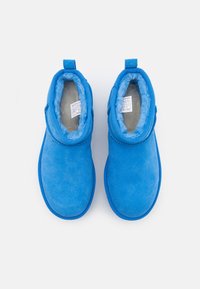 UGG Kotníkové boty na platformě - blue