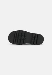 Jeffrey Campbell Botki na platformie