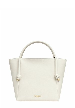 Borsa tote in pelle bianca texturizzata con manici arrotondati, dettagli a nodo dorato e piccolo logo "TWINSET" dorato al centro in basso.