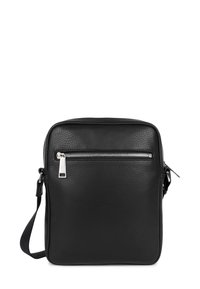 Borsa a tracolla in pelle nera con superficie texturizzata, chiusura con zip argentata, tracolla regolabile e tasca frontale con dettaglio a zip.