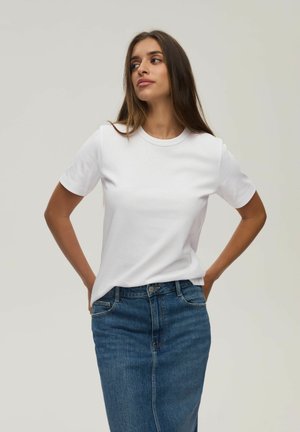 - T-shirt basic