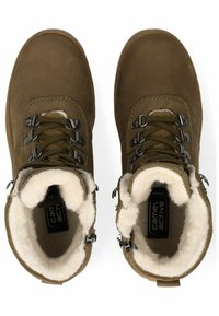Braune Leder-Stiefeletten mit Kunstfellfutter, runder Zehenform, metallischen Ösen und Schnürsenkeln. Verfügt über eine beschriftete Innensohle und eine strukturierte Sohle.