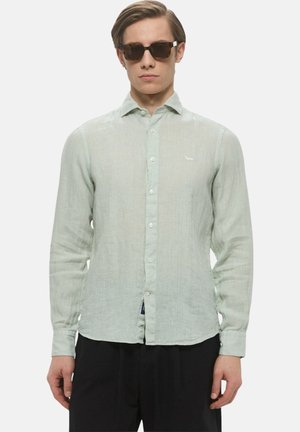 Camicia button-up a maniche lunghe di colore verde menta, realizzata in lino leggero. Tessuto con una leggera texture e un piccolo logo sul petto.