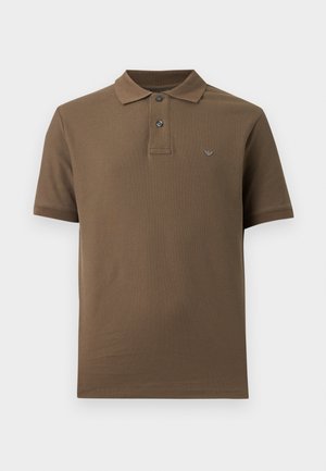 Ruda trumpomis rankovėmis polo marškinėliai su dviem mygtukais ir mažu logotipu kairėje krūtinės pusėje.