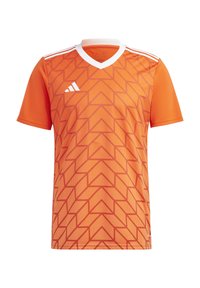 T-shirt de sport orange avec un motif géométrique en triangles, design en V et accents blancs. Fabriqué à partir d'un matériau léger et respirant.