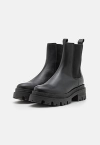 Tamaris Stivaletti con plateau - black