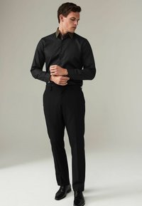 Next TEXTURED TRIMMED REGULAR FIT SINGLE CUFF - Hemd - black gold