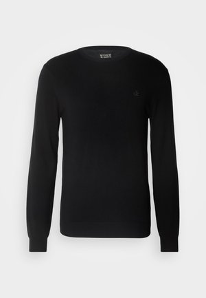 Maglione nero lavorato a maglia con scollatura rotonda, maniche lunghe e un piccolo logo ricamato sul petto. Tessuto morbido e design aderente.