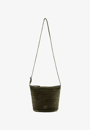 Grüne Stoff-Schultertasche mit strukturiertem Streifenmuster, Reißverschluss und langem, verstellbarem Trageriemen. Besitzt ein kleines Logo-Patch an der Seite.