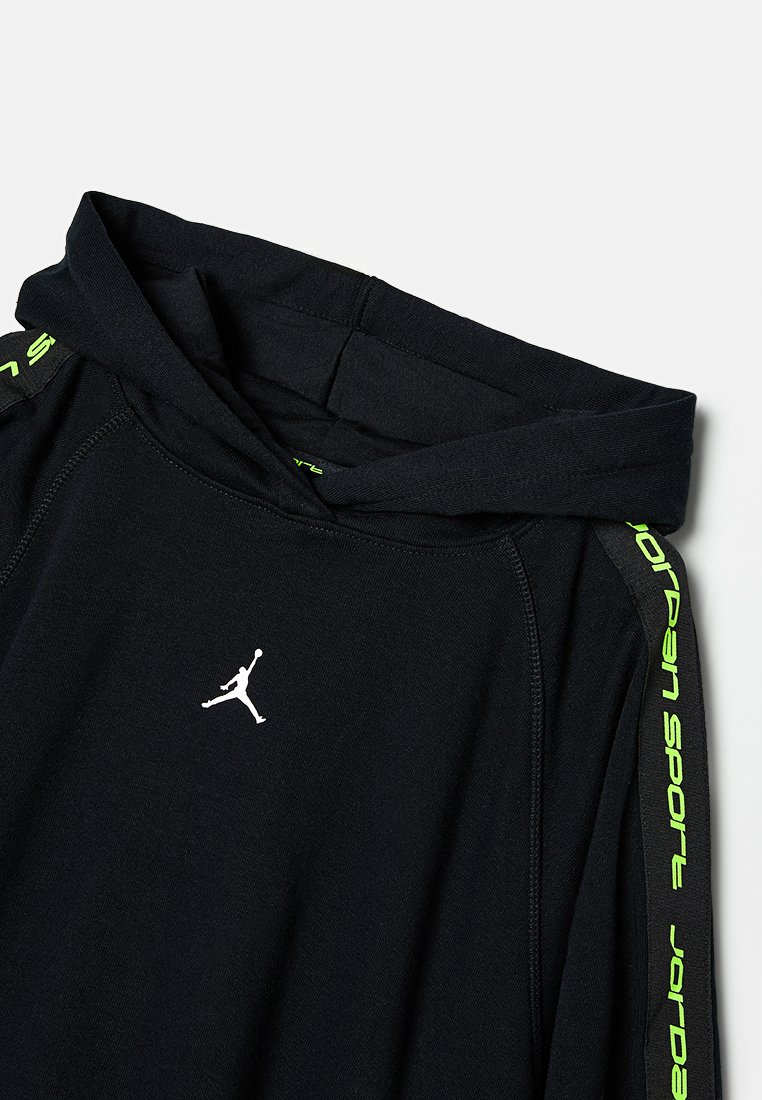 Felpa nera con finitura testurizzata, con un logo Jordan bianco sul petto e accenti verdi brillanti lungo le maniche.