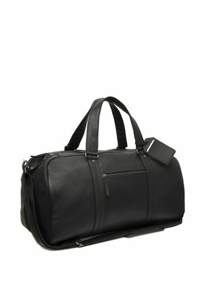 Schwarze Leder-Reisetasche mit doppelten Griffen, einer vorderen Reißverschlusstasche, abnehmbarem Schulterriemen und angebrachtem Gepäckanhänger.