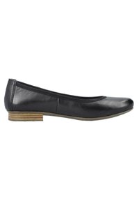 Schwarze Leder-Ballettschuhe mit runder Spitze, niedrigem Holzabsatz und glatter Textur; zeichnen sich durch ein einfaches, schlupffreundliches Design aus.