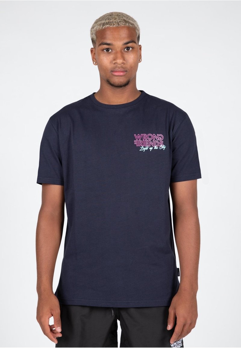 Wrong Friends - LIGHT UP THE CITY  - T-shirt con stampa - navy, Ingrandire