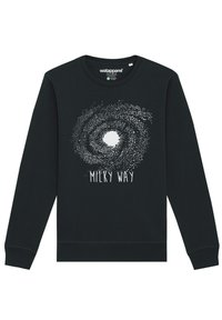 Zwarte sweatshirt met een galaxie ontwerp, waarin witte sterren en een heldere centrale stip zijn afgebeeld. "MILKY WAY" tekst weergegeven in het wit onderaan.