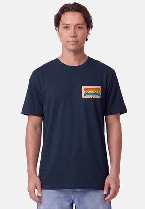 watapparel, RAINBOW CASSETTE UNISEX - T-shirt print - french navy