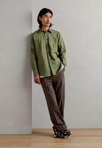 Esprit SOLID SHIRT REGULAR FIT - Marškiniai - light khaki