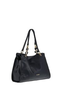 Sac à main en cuir noir mat avec des doubles bandoulières et des détails en métal doré. Les plis sur les côtés lui confèrent une forme décontractée, avec un accent logo à l'avant.