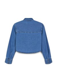 Giacca di jeans cropped in blu medio. Presenta maniche lunghe, polsini con bottone, colletto e cuciture pulite con orlo dritto.