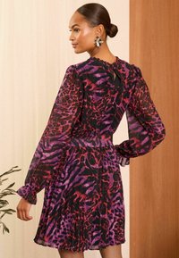 Love & Roses FIT - PLEATED MINI - Dienas kleita - purple