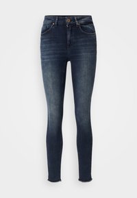 Jean skinny bleu foncé avec détails délavés, fermeture par bouton et fermeture éclair, poches avant et arrière, et ourlets bruts.