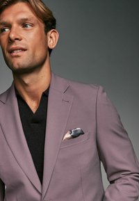 Next TAILORED FIT MOTIONFLEX STRETCH - Sakko - purple