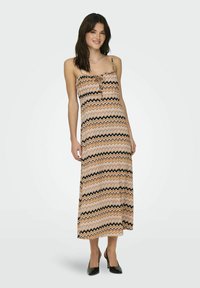 ONLY GEMUSTERTES TRÄGER - Vestido informal - inca gold