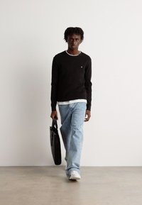 Calvin Klein WAFFLE TEXTURE SWEATER - Pulover - black