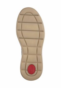 Semelle d'une sneaker avec une base en caoutchouc beige, dotée de motifs de sculpture texturés et d'un accent circulaire rouge portant l'étiquette "Confort."