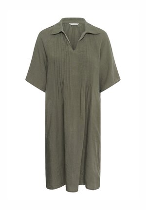 Laza szabású, rövid ujjú, olívazöld ruha V-nyakkivágással, kis gallérral, függőleges redőkkel az elején és oldalsó varrásos zsebekkel.