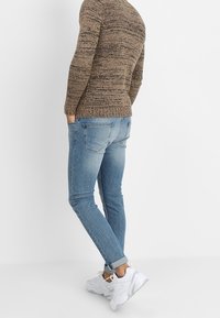 Redefined Rebel Sweter
