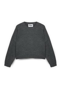 Szary krótki sweter z dzianiny z teksturowanym wzorem, okrągłym dekoltem oraz długimi rękawami z prążkowanymi mankietami i dołem. Widoczna etykieta marki wewnątrz.