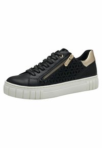 Sneaker nera con design perforato, dotata di una cerniera laterale e dettagli in oro. Suola in gomma bianca con finiture testurizzate. Chiusura con lacci.