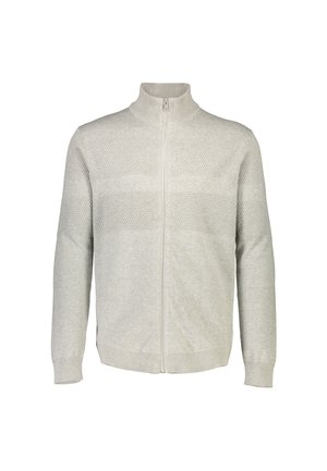 Jasnoszary sweter na zamek z wysokim kołnierzem, teksturowanymi poziomymi paskami i ściągaczami przy mankietach. Wykonany z miękkiego materiału dzianinowego.