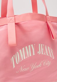 Tommy Jeans HOT SUMMER TOTE - Shopping bag - tickled pink