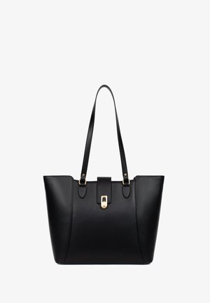 Zwarte leren schoudertas met een gestructureerd ontwerp, twee lange handvatten, gouden hardware en een centrale klepsluiting. Glad oppervlak en minimale detailing.